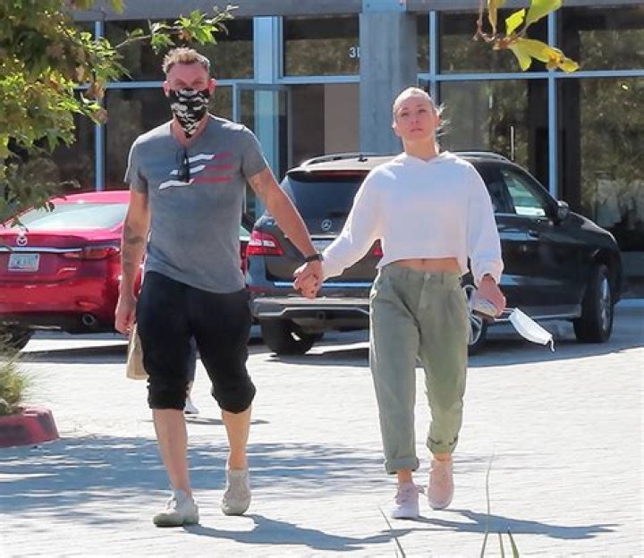 Brian Austin Green & Sharna Burgess Out Holding Hands After DWTS Loss – Hollywood Life