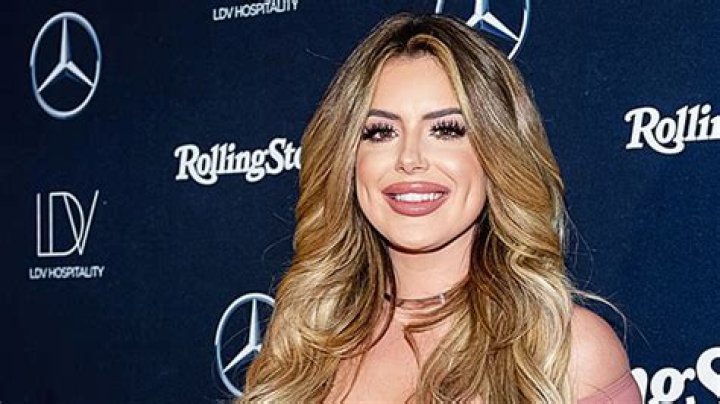 Brielle Biermann, 22, Rocks Little Black Dress To Ring In 2020 With Friends — Pic