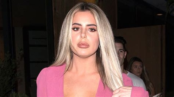 Brielle Biermann Wears Thong Bikinis In Hawaii: Pics – Hollywood Life