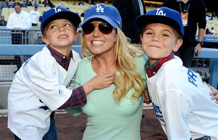 Britney Spears Shares Throwback Photos of Father, Jamie, and Sons – Hollywood Life