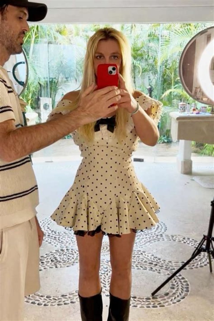 Britney Spears Shows Off Her Abs During At-Home Yoga Workout In Crop Top & Short Shorts