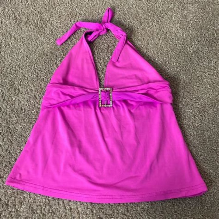 Britney Spears Sizzles In Hot Pink Backless, Halter Swimsuit In New Summer Selfie – See Pic