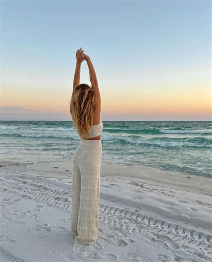 Britney Spears Stuns In A Bikini While Showing Off Flexible Yoga Moves On The Beach — Watch