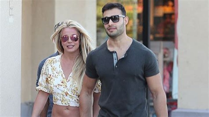 Britney Spears Wore A ‘Diamond Thong’ Under Wedding Dress: Video – Hollywood Life