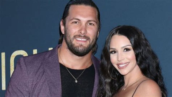 Brock Davies Admits He ‘Slapped’ Ex-Wife – Hollywood Life