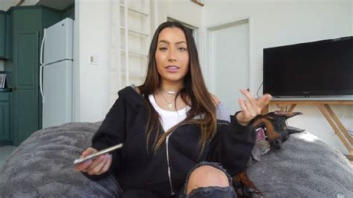 Brooke Houts: 5 Things To Know About The YouTube Star Who Was Filmed Hitting & ‘Spitting’ On Her Dog