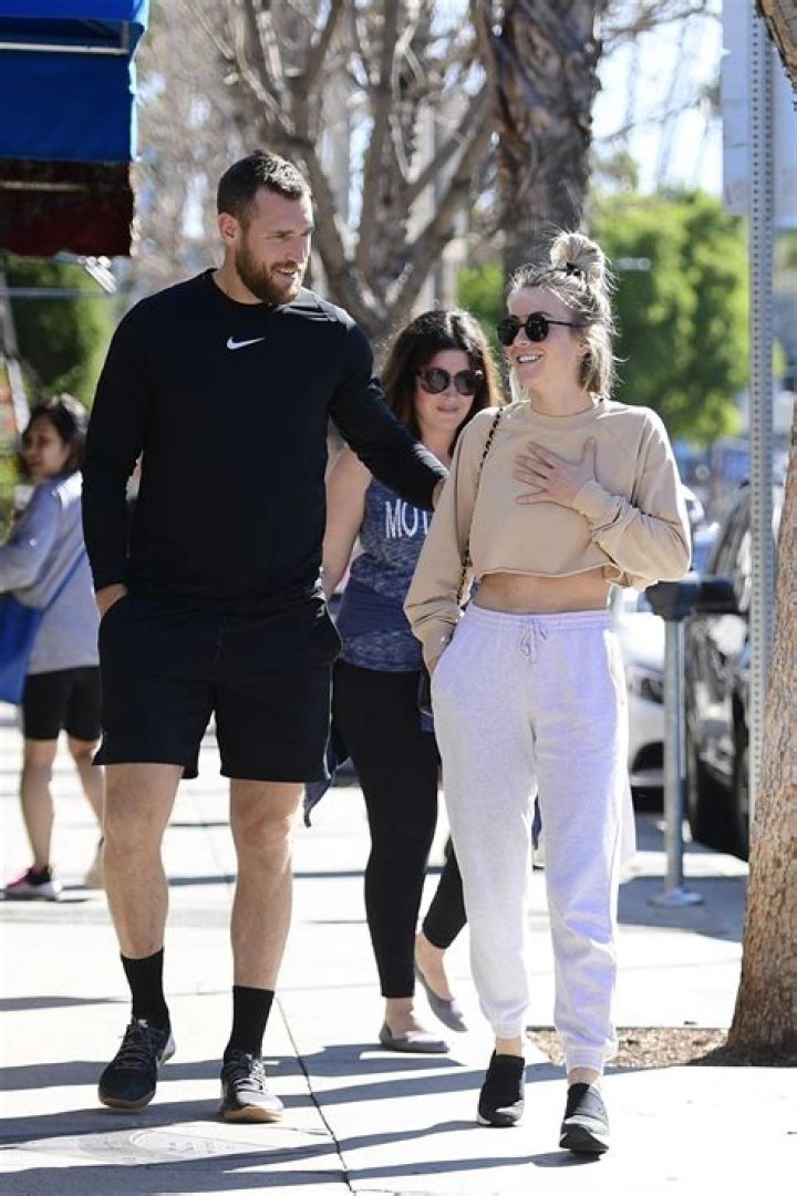Brooks Laich – Hollywood Life