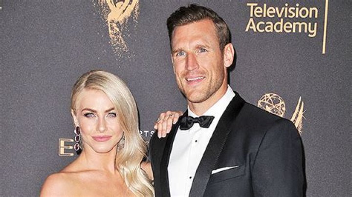 Brooks Laich’s Reaction To Julianne Hough Filing Divorce Docs – Hollywood Life