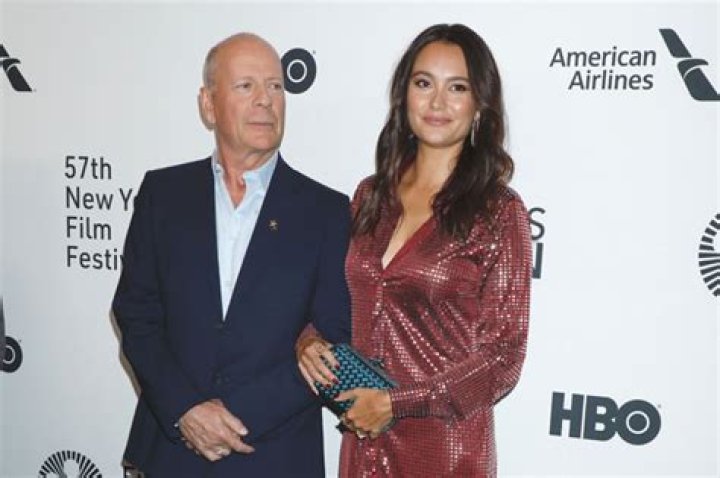 Bruce Willis & Emma Heming’s Thanksgiving Photo With Evelyn & Mabel – Hollywood Life