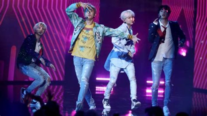 BTS’ Jin Debuts Purple Hair At Wembley Stadium & Fans Love It – Hollywood Life