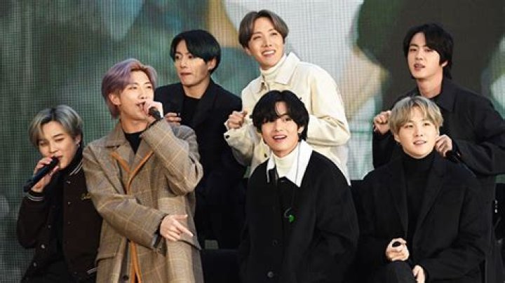 BTS Shares Sweet New Videos Of V’s Dog Tannie & Fans Go Wild Over How Grown Up He Is