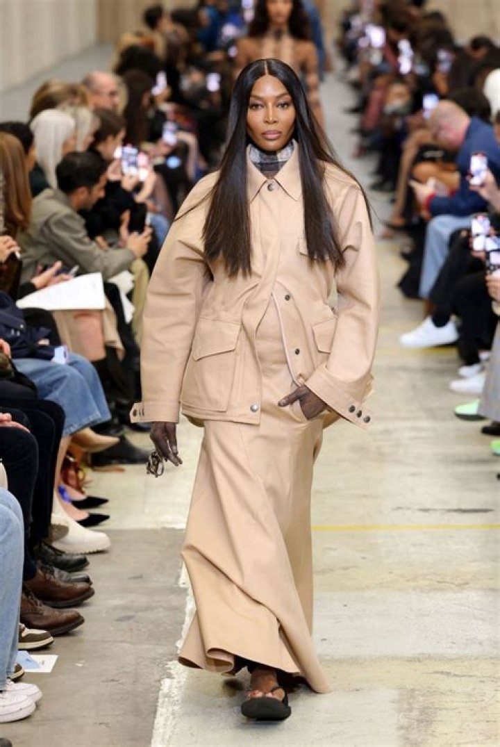 Burberry Show At London Fashion Week 2019 — PICS