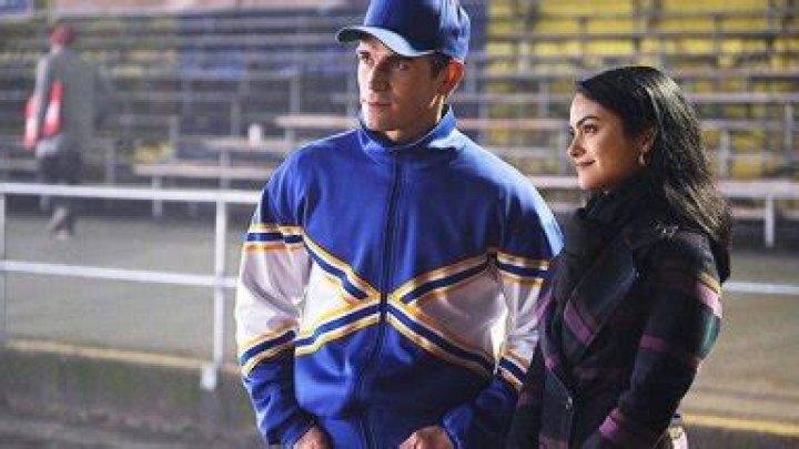 Camila Mendes Interview On Veronica & Archie’s Relationship & More – Hollywood Life