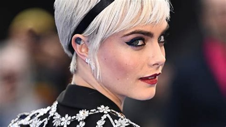 Cara Delevingne – Hollywood Life