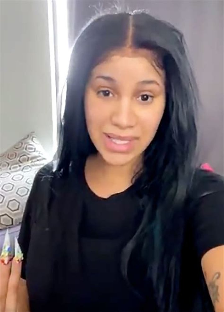 Cardi B Goes Makeup-Free & Looks Flawless As She Playfully Twerks On Private Jet – Watch