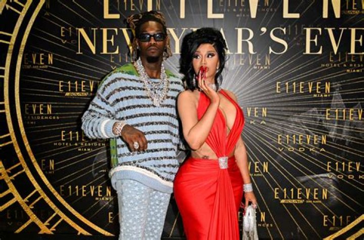 Cardi B & Offset Appear At Super Bowl 2022: Watch – Hollywood Life