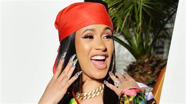 Cardi B Reposts Starbucks Meme Photo About Bad Spelling & Pokes Fun At Herself – Hollywood Life
