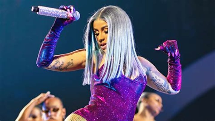 Cardi B Twerks On Offset In Red Bikini After Microphone Drama – Hollywood Life