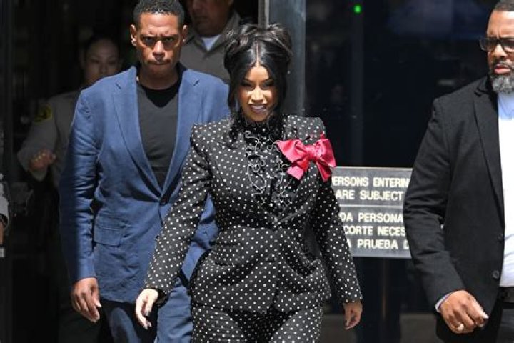 Cardi B Was Inspired By Lil Kim For Her Outfits In ‘Money’ Video – Hollywood Life