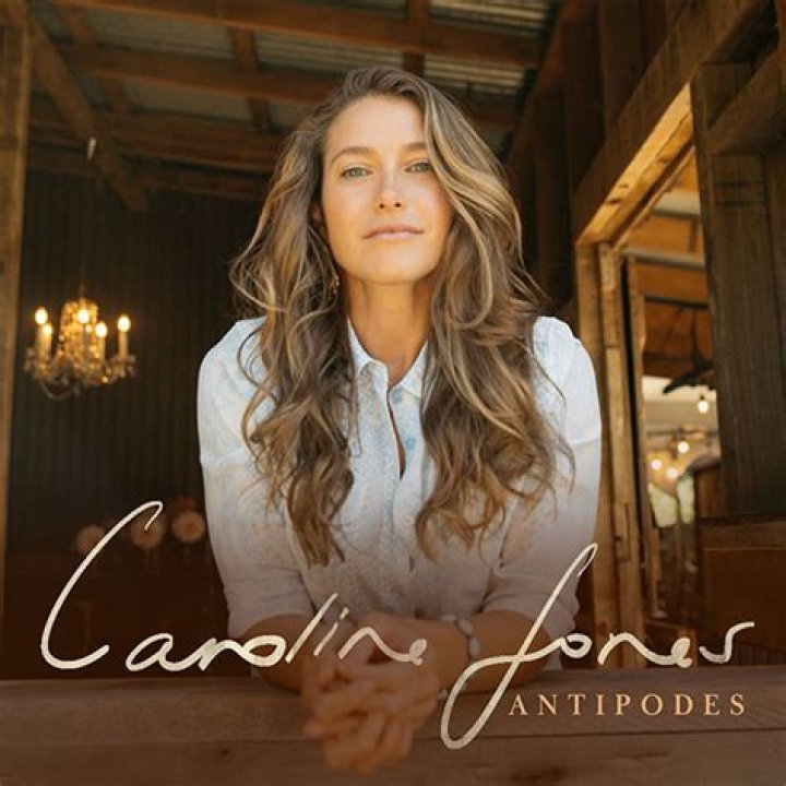 Caroline Jones Discusses Zac Brown Band CMA Performance & New Album – Hollywood Life