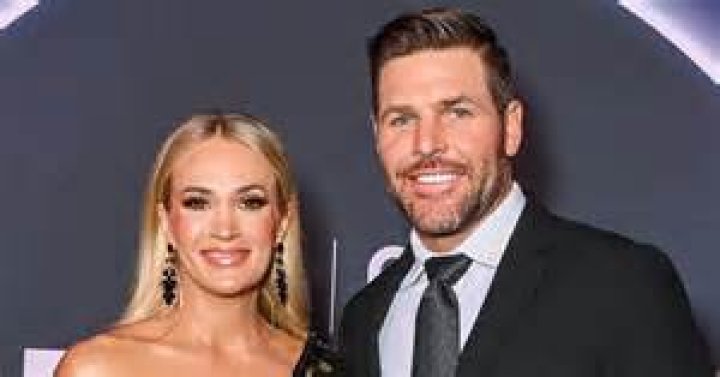 Carrie Underwood Rocks A Bikini On Fishing Trip With Hubby Mike Fisher – Hollywood Life