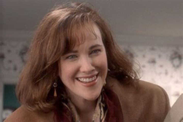 Catherine O’Hara Recreates ‘Home Alone 2’ ‘Kevin’ Scene In Viral Video – Hollywood Life