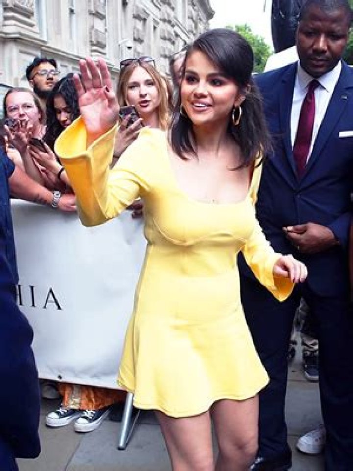 Celebrities Wearing Yellow: Photos – Hollywood Life
