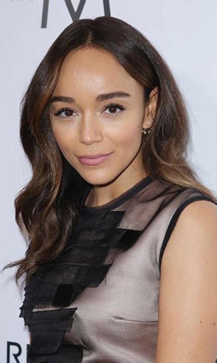 Celebrity Bio – Hollywood Life