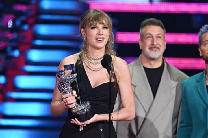 Celebrity Couples At MTV Video Music Awards 2018 — Photos