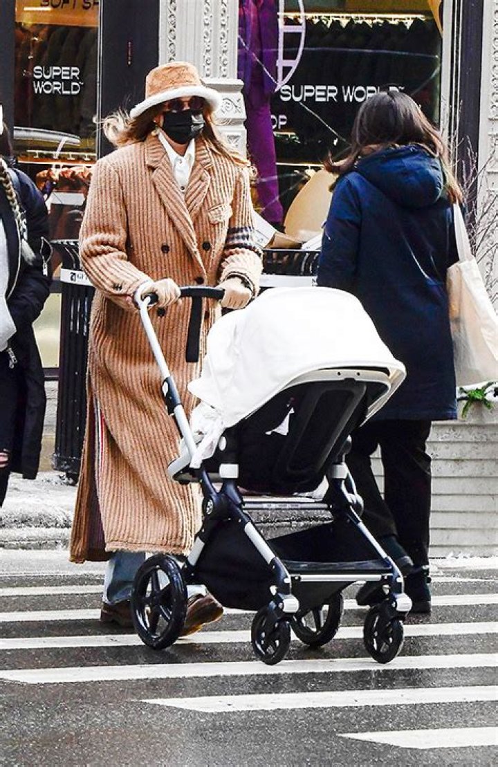 Celebrity Moms Take Their Babies For Walks In Strollers – Pics – Hollywood Life