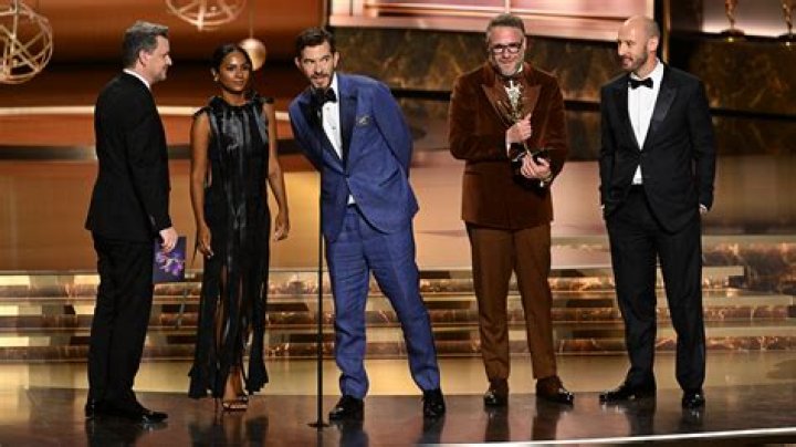 Celebs Eating Peanut Butter At The 2016 Emmy Awards — SEE PICS