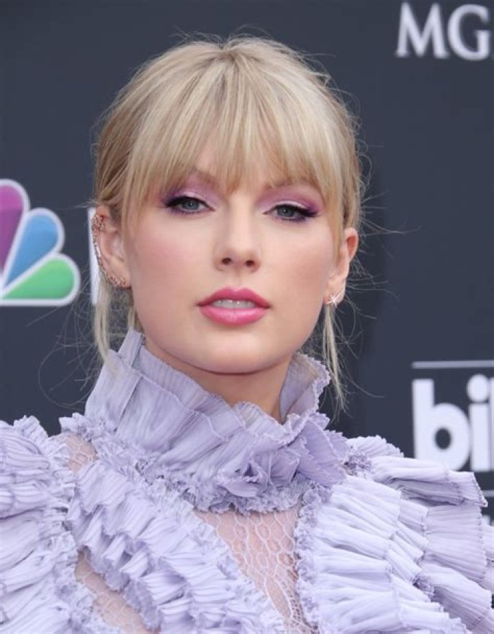 Celebs Rocking Neon Eyeshadow — PICS