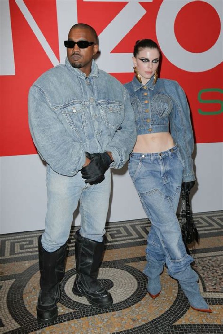 Celebs Rocking Y2K Fashion Trends: Photos – Hollywood Life