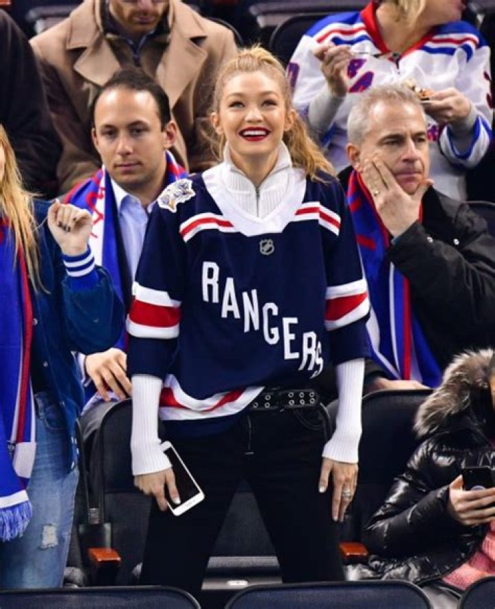 Celebs Wearing Sports Jerseys: Photos – Hollywood Life