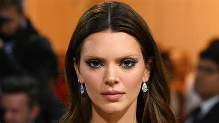 Celebs Who Have Dyed Their Eyebrows: Photos – Hollywood Life