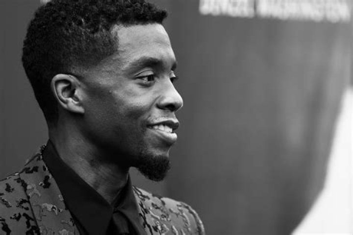 Chadwick Boseman ‘Snubbed’ Says Outraged Fans After He Loses Oscar – Hollywood Life