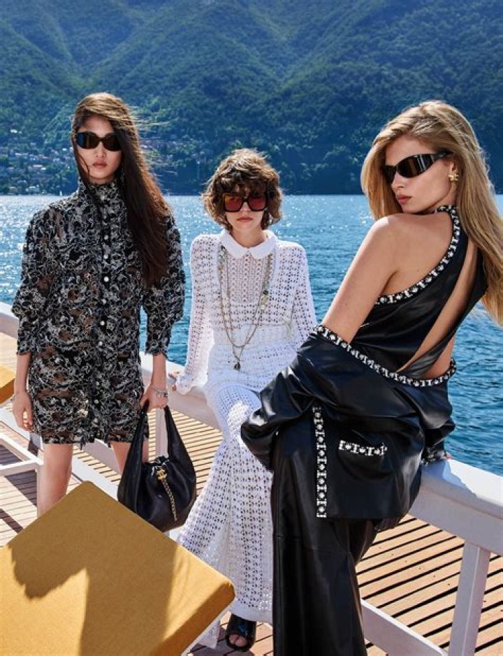 Chanel Cruise Collection Show 2018/2019 — Photos