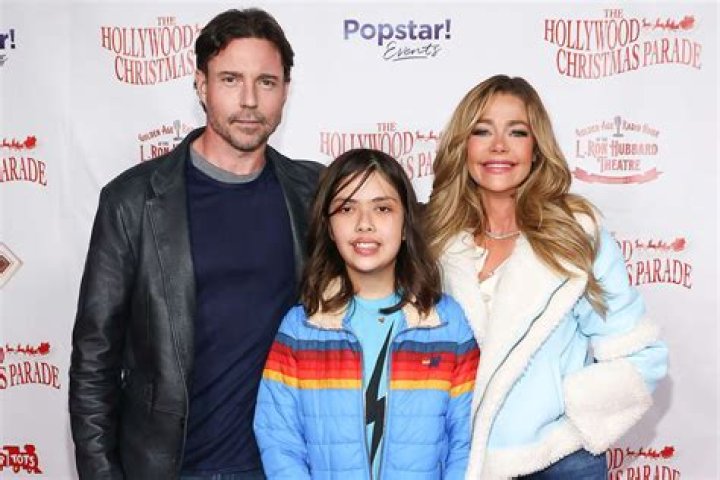Charlie Sheen Spotted On Solo Grocery Shopping Trip After Denise Richards Child Support Drama