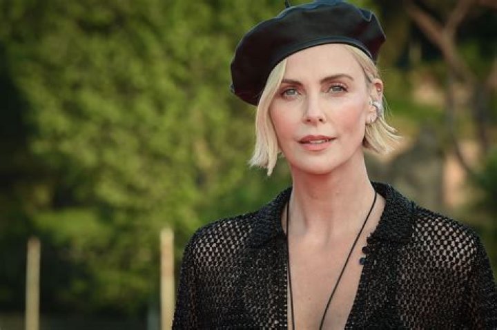 Charlize Theron Addresses Rumors She Dated Brad Pitt On ‘Ellen’ – Hollywood Life
