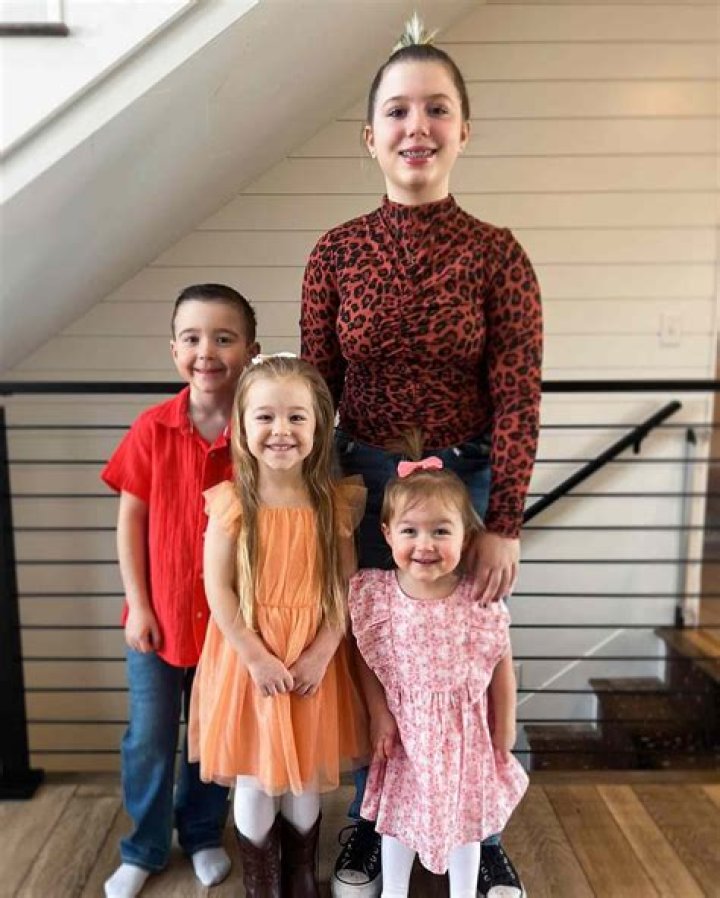 Chelsea Houska & Daughter Aubree, 11, Are Totally ‘Twinning’ With Matching Outfits In New Photos