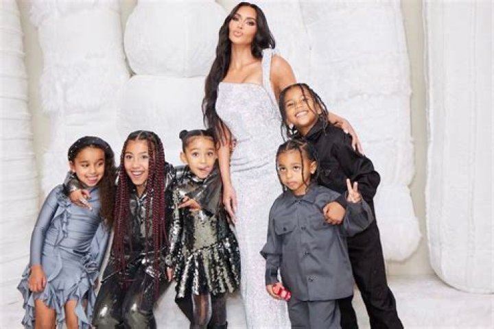Chicago West & Dream Kardashian Raid Aunt Kylie Jenner’s Cosmetics In Cute New Video — Watch