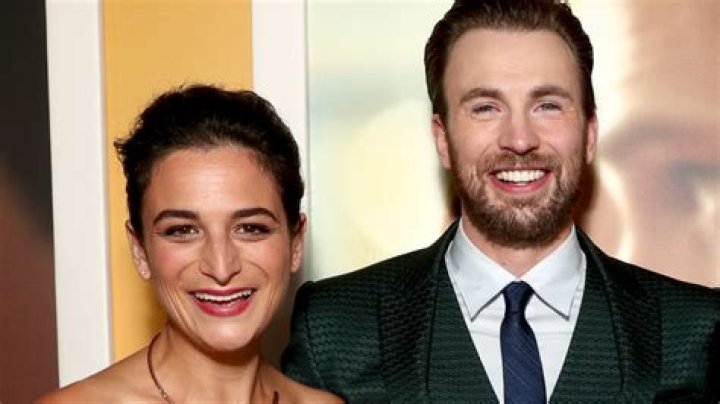 Chris Evans & Jenny Slate Had ‘Chemistry’ On Set Of ‘Gifted’ — Hot New Romance – Hollywood Life