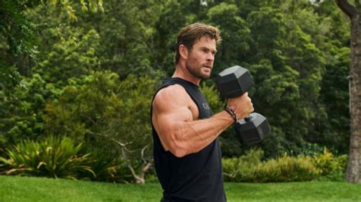 Chris Hemsworth: Shirtless & Flexing Biceps In ‘Blackhat’ Trailer — Watch