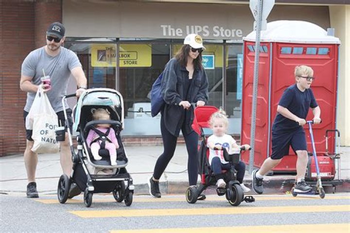 Chris Pratt’s Family: Photos – Hollywood Life