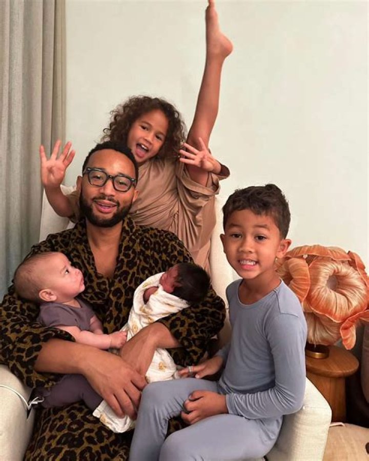 Chrissy Teigen Cradles Her Growing Baby Bump During Brunch Outing With Husband John Legend
