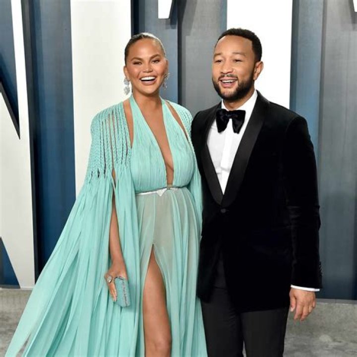 Chrissy Teigen & John Legend At Vanity Fair Oscar Party 2023: Photos – Hollywood Life