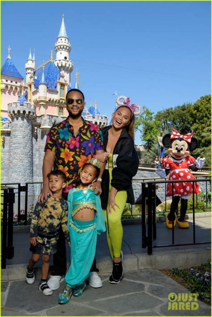 Chrissy Teigen & John Legend Celebrate Daughter Luna’s 6th Birthday At Disneyland: Photos