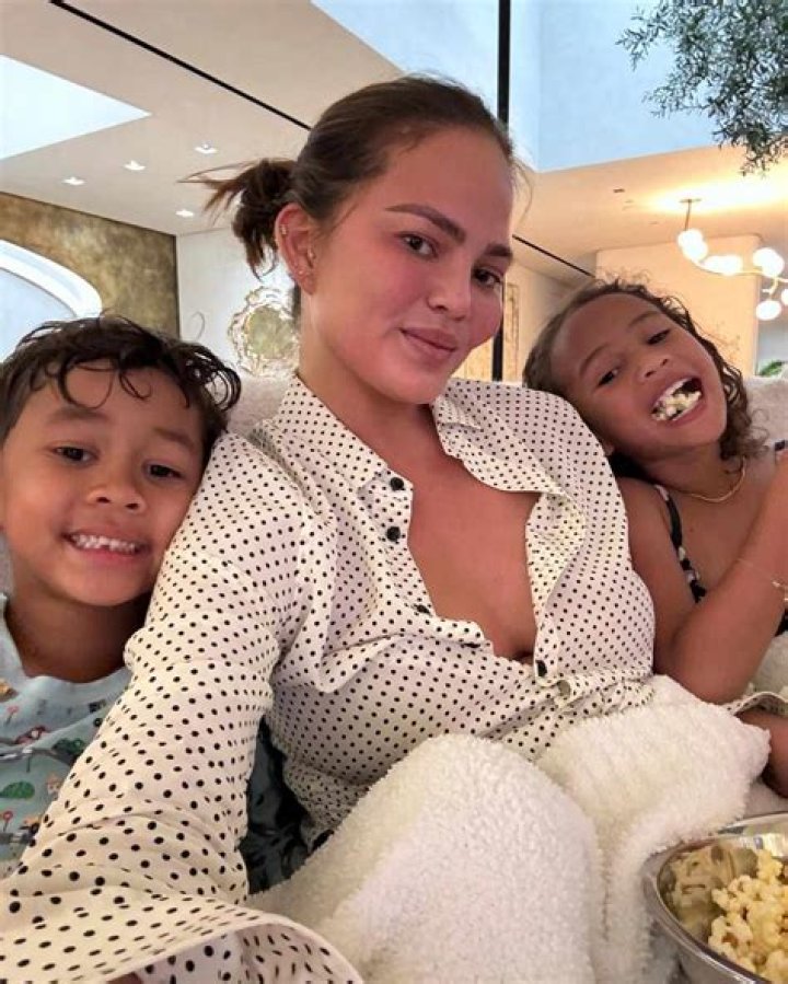 Chrissy Teigen Jokes About Accidentally Offending Katy Perry At Inauguration: ‘I Wanted To Die’