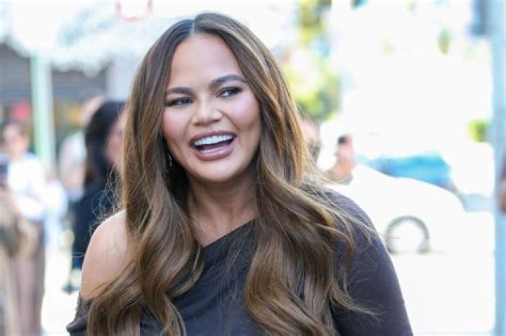 Chrissy Teigen Shares Makeup-Free Selfie While Saying Goodbye To Her ‘Pregnancy Glow’