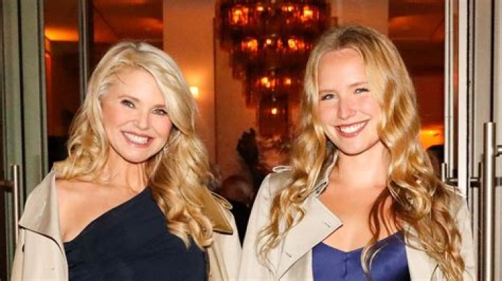 Christie Brinkley and Daughter Sailor Twin in New Year’s Eve Photos – Hollywood Life